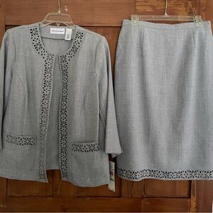 NWT Alfred Dunner Gray Two Piece Suit Size 8